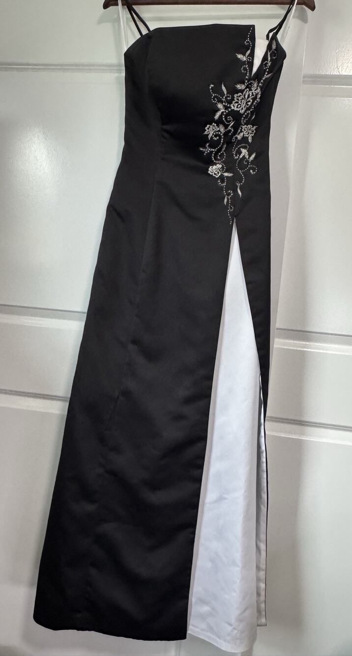 Da Vinci Womens Size 2 Black White Beaded Embroidered Formal Evening Gown